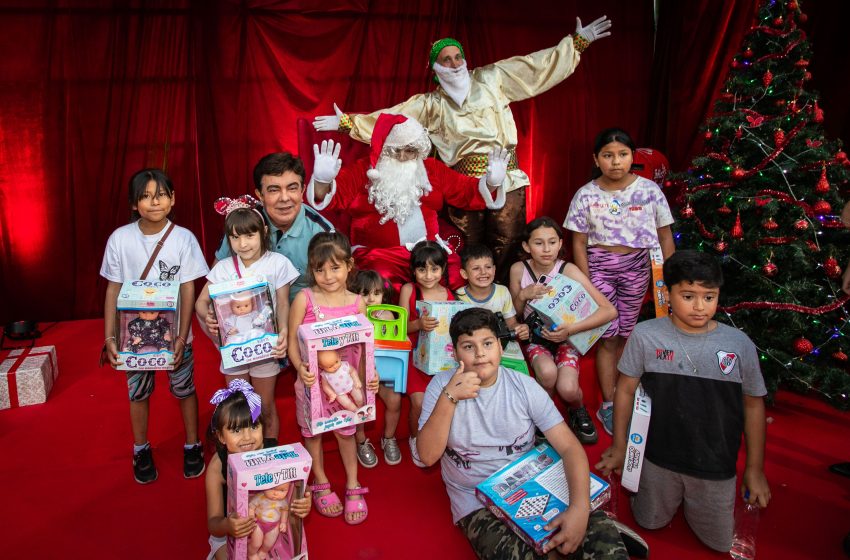  Fernando Espinoza: “Papá Noel llegó a La Matanza para ver la felicidad de nuestras niñas y niños”