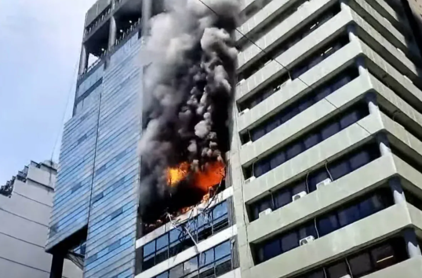 Gran incendio en un edificio de oficinas