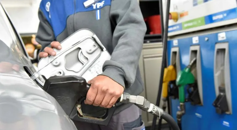  El Gobierno dispuso un aumento gradual del impuesto a los combustibles