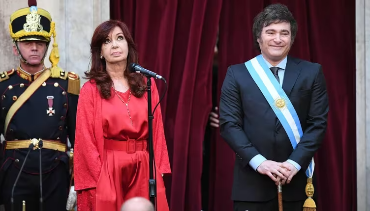  Cristina Kirchner publicó un documento con fuertes críticas a Javier Milei