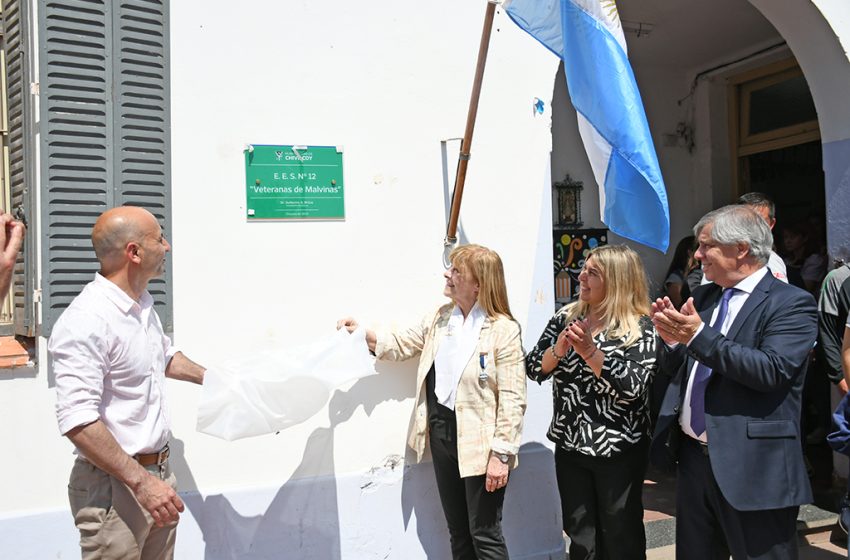  Acto de imposición del nombre “Veteranas de Malvinas” a la Escuela Secundaria N° 12