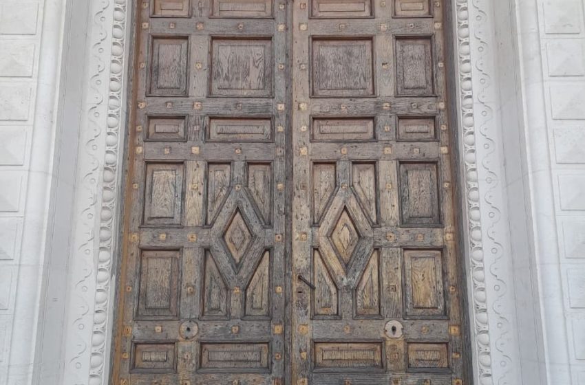  La Escuela Taller de Patrimonio restaura la puerta de la Torre Monumental