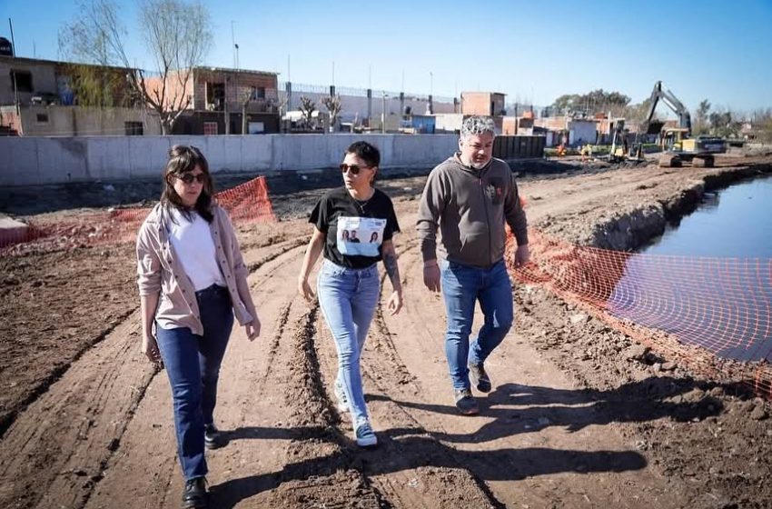  Mayra Mendoza supervisó obras en el arroyo San Francisco