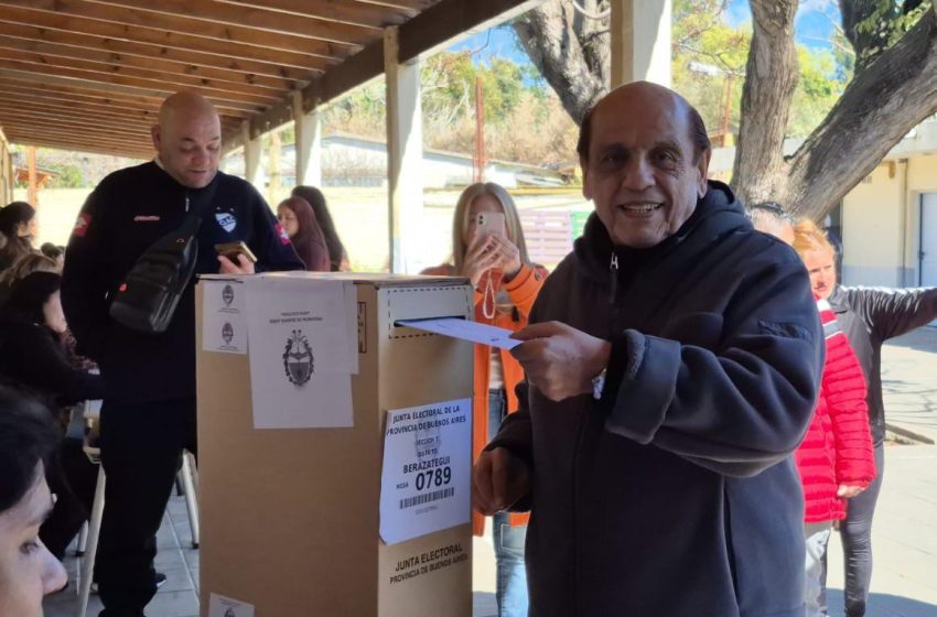  Juan José Mussi emitió su voto en Berazategui