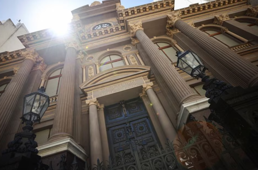  El BCRA reduce fuertemente la tasa en pesos apoyado por EE.UU.