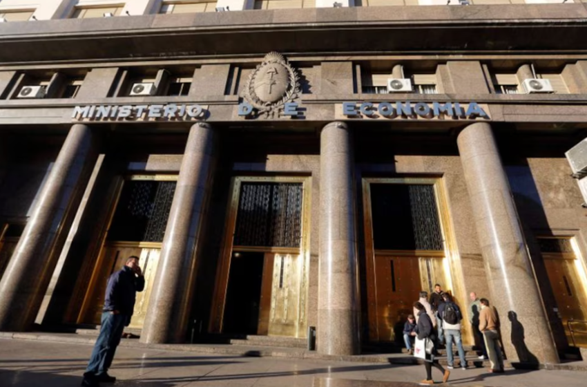  El Gobierno intervendrá en el mercado cambiario para contener la suba del dólar