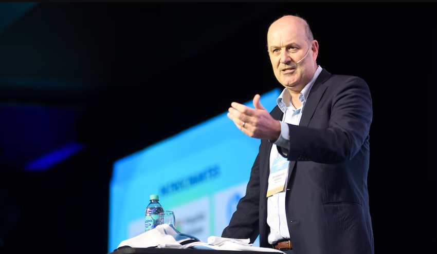  Sturzenegger critica la falta de avances empresariales en reforma laboral