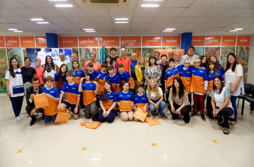  Entrega de indumentaria a los finalistas de los JEBO 2025