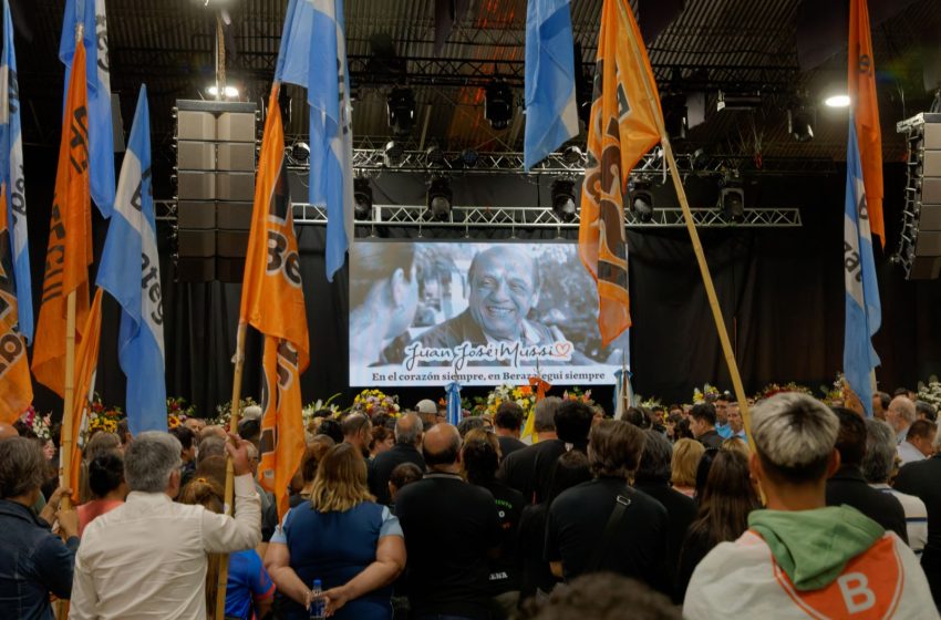  Multitudinario adiós al intendente Juan José Mussi en Berazategui
