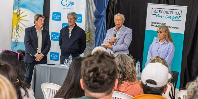  Familias costeras firmaron más de 70 escrituras sociales