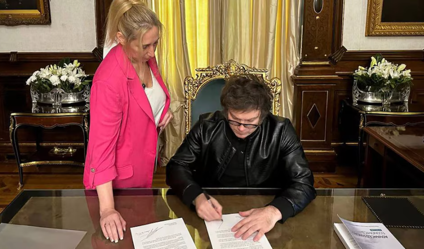  Milei redefine el Gabinete con un DNU y redistribuye funciones clave