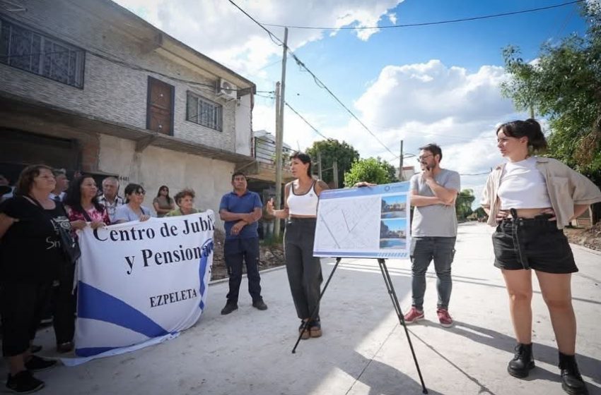  Mayra Mendoza supervisó nuevas obras de pavimento en Ezpeleta